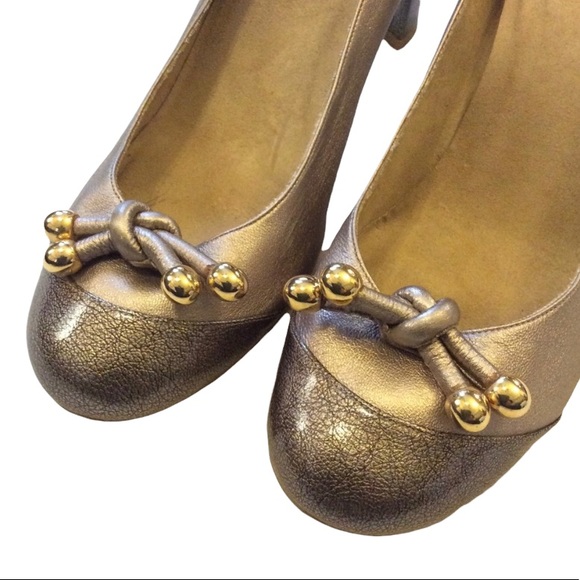 STUART WEIZMANN Gold Heels - Picture 4 of 5